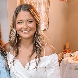 Meet your Posher, Laura